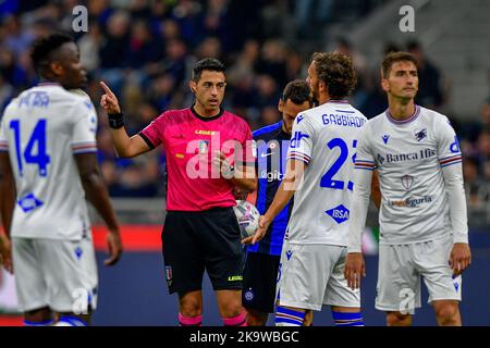 Mailand, Italien. 29. Oktober 2022. Schiedsrichter Luca Massimi sah in der Serie Ein Spiel zwischen Inter und Sampdoria bei Giuseppe Meazza in Mailand. (Foto: Gonzales Photo/Alamy Live News Stockfoto