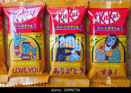 Mini KitKat mit Halloween-Thema, in Japan verkauft. Stockfoto