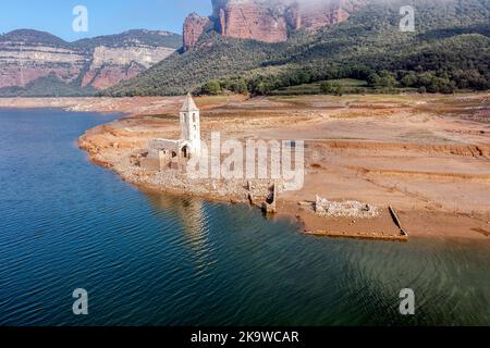 Luftaufnahme des Stausees Sau, im Fluss Ter, in der Provinz Girona, Katalonien, Spanien. Stockfoto