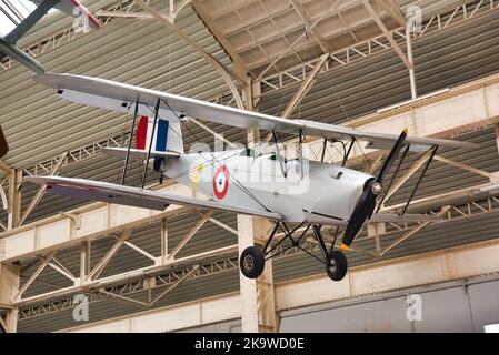 SPEYER, DEUTSCHLAND - OKTOBER 2022: White STAMPE SV 4 biplane retro Aircraftin das Technikmuseum Speyer. Stockfoto