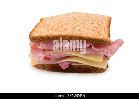 Sandwich mit Schinken und Käse, Vollkornbrot mit edamer-Scheiben und Schinken isoliert auf weißem, schneidendem Pfad Stockfoto