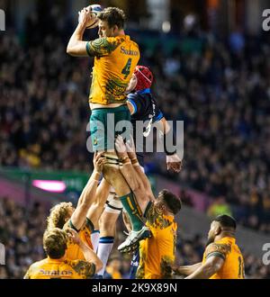 Schottland Oktober 29. : Nick Frost aus Australien gewinnt das Lineout beim Rugby Union Autumn Internationals Spiel zwischen Australien und Schottland im BT Murrayfield Stadium Schottland 29.. Oktober 2022 Australien 16: Schottland 15 Stockfoto