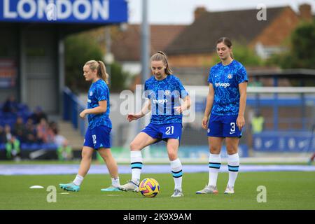 London, Großbritannien. 30. Oktober 2022. London, 30. 2022. Oktober: Niamh Charles (21 Chelsea) macht sich während des Barclays FA Womens Super League-Spiels zwischen Chelsea und der Aston Villa in Kingsmeadow, London, England, warm. (Pedro Soares/SPP) Quelle: SPP Sport Press Foto. /Alamy Live News Stockfoto