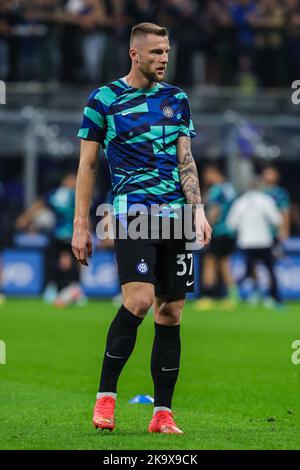 Mailand, Italien. 29. Oktober 2022. Milan Skriniar vom FC Internazionale erwärmt sich während des Fußballspiels der Serie A 2022/23 zwischen dem FC Internazionale und der UC Sampdoria im Giuseppe Meazza Stadium, Mailand, Italien am 29. Oktober 2022.Quelle: Independent Photo Agency/Alamy Live News Stockfoto