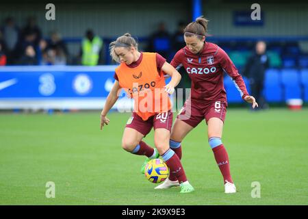 London, Großbritannien. 30. Oktober 2022. London, 30. 2022. Oktober: Aston Villa wärmt sich während des Barclays FA Womens Super League Spiels zwischen Chelsea und Aston Villa in Kingsmeadow, London, England auf. (Pedro Soares/SPP) Quelle: SPP Sport Press Foto. /Alamy Live News Stockfoto