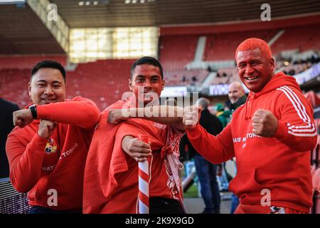 Middlesbrough, Großbritannien. 30. Oktober 2022. Tonga-Fans tanzen vor dem Rugby League World Cup 2021 Gruppe-D-Spiel Tonga gegen Cook-Inseln im Riverside Stadium, Middlesbrough, Großbritannien, 30.. Oktober 2022 (Foto von Mark Cosgrove/News Images) in Middlesbrough, Großbritannien am 10/30/2022. (Foto von Mark Cosgrove/News Images/Sipa USA) Quelle: SIPA USA/Alamy Live News Stockfoto