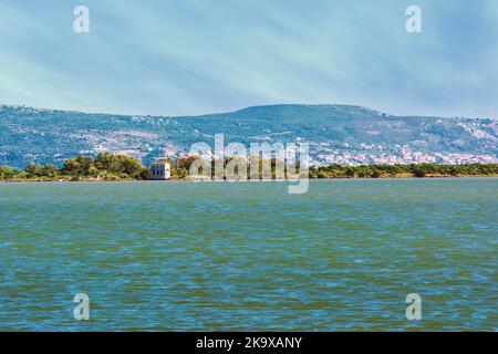 Blick auf die Lagune von gialova. Die Lagune von gialova ist eines der wichtigsten Feuchtgebiete in Europa. Griechenland. Stockfoto