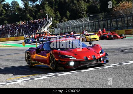 Imola, Italien. 30. Okt, 2022. Präsentation neuer ferrari 499P ypercar während Ferrari Challenge World Finals Day 2, Ferrari Challenge Cup in Imola, Italien, Oktober 30 2022 Quelle: Independent Photo Agency/Alamy Live News Stockfoto