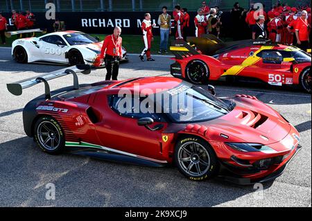 Imola, Italien. 30. Okt, 2022. Präsentation neuer ferrari 499P ypercar während Ferrari Challenge World Finals Day 2, Ferrari Challenge Cup in Imola, Italien, Oktober 30 2022 Quelle: Independent Photo Agency/Alamy Live News Stockfoto