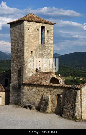 Glockenturm oder Uhrenturm der Kapelle von c13. oder Chapelle Saint-Jean-des-Commandeurs Le Poët-Laval Drôme Provence Frankreich Stockfoto