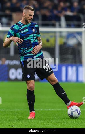 Mailand, Italien. 29. Oktober 2022. Milan Skriniar vom FC Internazionale erwärmt sich während des Fußballspiels der Serie A 2022/23 zwischen dem FC Internazionale und der UC Sampdoria im Giuseppe Meazza Stadium. Endergebnis; Inter 3:0 Sampdoria. (Foto: Fabrizio Carabelli/SOPA Images/Sipa USA) Quelle: SIPA USA/Alamy Live News Stockfoto