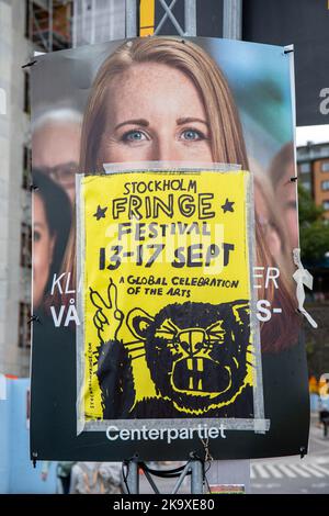Stockholmer Fringe Festival-Poster auf Centrepartyet-Kampagnenposter in Stockholm, Schweden Stockfoto