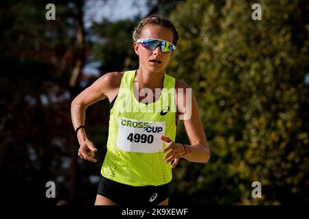 Sarah Lahti im Einsatz beim Damenrennen beim CrossCup-Leichtathletik-Event in Mol, der zweiten Etappe des CrossCup-Wettbewerbs, Sonntag, 30. Oktober 2022. BELGA FOTO JASPER JACOBS Quelle: Belga Nachrichtenagentur/Alamy Live News Stockfoto