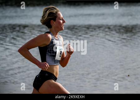 Die Belgierin Eline Dalemans wurde während des Frauenlaufs beim CrossCup-Leichtathletik-Event in Mol, der zweiten Etappe des CrossCup-Wettbewerbs, am Sonntag, den 30. Oktober 2022, in Aktion gezeigt. BELGA FOTO JASPER JACOBS Quelle: Belga Nachrichtenagentur/Alamy Live News Stockfoto