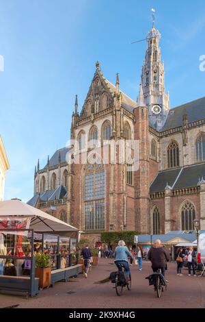 Haarlem, Niederlande - Oktober 22. 2022: Grote Kerk oder Saint Bavokerk, Haarlem, Niederlande Stockfoto