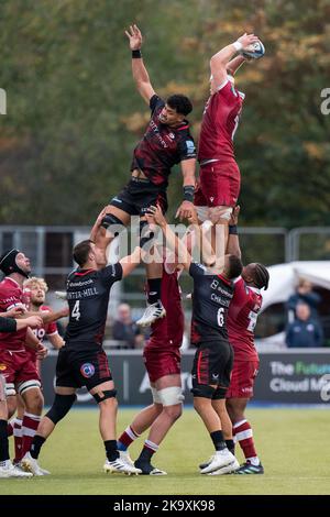 Daniel du Preez #8 of Sale Sharks gewinnt die Line-Out während des Gallagher Premiership-Spiels Saracens gegen Sale Sharks im StoneX Stadium, London, Großbritannien, 30.. Oktober 2022 (Foto von Richard Washbrooke/News Images) Stockfoto