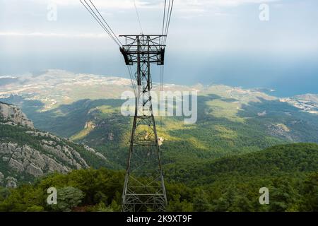 Blick auf die Berge von der Spitze des Tahtali auf das Meer in der Nähe der Küste von Kemer Antalya Türkei Stockfoto