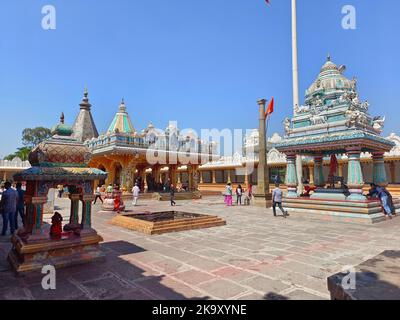 30. Oktober 2022, Shreenath Mhaskoba Tempel, der Tempel hatte Dutzende von mythologischen Geschichten an seinen Wänden, Kodit, in der Nähe von Saswad, Indien, gemeißelt Stockfoto