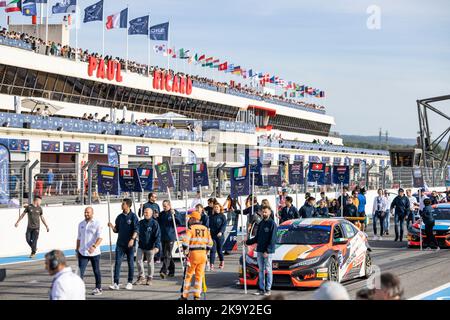 Ambiance pré Grille de DEPART, Startaufstellung während der FIA Motorsport Games, auf dem Circuit Paul Ricard vom 27. Bis 30. Oktober 2022 in Le Castellet, Frankreich - Foto Marc de Mattia / DPPI Stockfoto