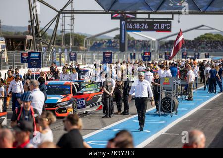 Ambiance pré Grille de DEPART, Startaufstellung während der FIA Motorsport Games, auf dem Circuit Paul Ricard vom 27. Bis 30. Oktober 2022 in Le Castellet, Frankreich - Foto Marc de Mattia / DPPI Stockfoto