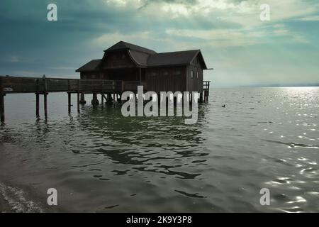 Bootshaus am Ammersee in Bayern Stockfoto