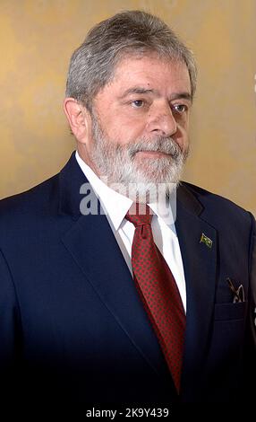 Vatikanstadt. 30. Oktober 2022. Der brasilianische Präsident Luiz Inacio Lula da Silva.in das Bild Papst Benedikt XVI. Trifft den brasilianischen Präsidenten Luiz Inacio Lula da Silva am 13. November 2008 im Vatikan. Kredit: dpa/Alamy Live Nachrichten Stockfoto