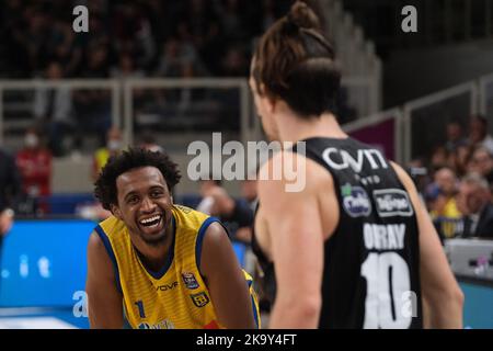 Trient, Italien. 30. Oktober 2022. Doron Lamb - GIVOVA Scafati während Dolomiti Energia Trentino vs GIVOVA Scafati, Italienischer Basketball A Serie Championship in Trient, Italien, Oktober 30 2022 Quelle: Independent Photo Agency/Alamy Live News Stockfoto