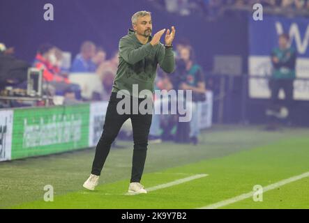 Schalke, Deutschland. 30. Okt, 2022. firo : 10/30/2022, Fußball, Fußball, 1. Liga, erste 1. Bundesliga, Saison 2022/2023, FC Schalke - SC Freiburg Thomas Reis, Trainer, Schalke . Kredit: dpa/Alamy Live Nachrichten Stockfoto