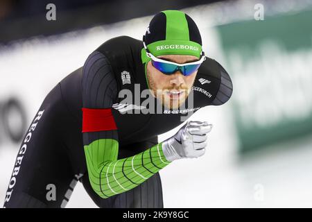 2022-10-30 14:40:54 Heerenveen - Patrick Roest in Aktion auf den 10.000 Metern während des WM-Qualifying-Turniers in Thialf. ANP VINCENT JANNINK niederlande Out - belgien Out Stockfoto