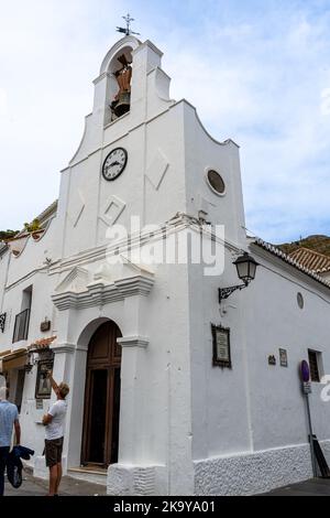 MIJAS, SPANIEN - 2. Oktober 2022: San Sebastian Kirche in Mijas, Spanien am 2. Oktober 2022 Stockfoto