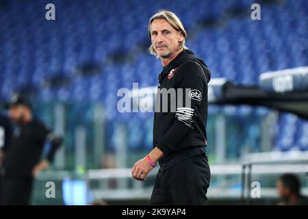 Davide Nicola Cheftrainer von Salernitana schaut während der italienischen Meisterschaft Serie Ein Fußballspiel zwischen SS Lazio und US Salernitana am 30. Oktober 2022 im Stadio Olimpico in Rom, Italien - Foto Federico Proietti / DPPI Stockfoto