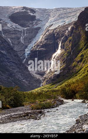 Blick auf den Briksdalsbreen-Gletscher im Jostedalsbreen-Nationalpark in Norwegen Stockfoto