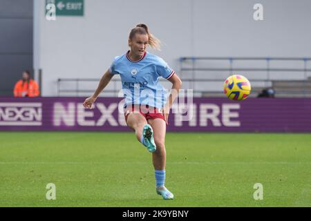 Manchester, Großbritannien. 30. Oktober 2022. Manchester, England, 30. 2022. Oktober: Kerstin Casparij (2 Manchester City) spielt beim Barclays FA Womens Super League-Spiel zwischen Manchester City und Liverpool im Academy Stadium in Manchester, England (Natalie Mincher/SPP) Quelle: SPP Sport Pressefoto. /Alamy Live News Stockfoto