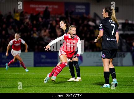 Jordan Nobbs von Arsenal feiert das erste Tor des Spiels seiner Seite während des Spiels der Barclays Women's Super League im LV Bet Stadium Meadow Park, Borehamwood. Bilddatum: Sonntag, 30. Oktober 2022. Stockfoto