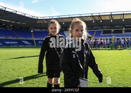 Birmingham, Großbritannien. 30. Oktober 2022. Maskottchen vor dem Spiel der FA Women's Championship Birmingham City Women vs Sheffield United Women in St Andrews, Birmingham, Großbritannien, 30.. Oktober 2022 (Foto von Simon Bissett/News Images) Credit: News Images LTD/Alamy Live News Stockfoto