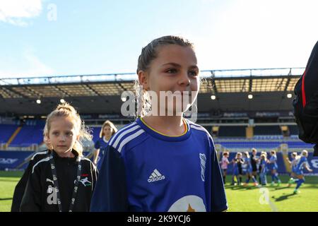 Birmingham, Großbritannien. 30. Oktober 2022. Maskottchen vor dem Spiel der FA Women's Championship Birmingham City Women vs Sheffield United Women in St Andrews, Birmingham, Großbritannien, 30.. Oktober 2022 (Foto von Simon Bissett/News Images) Credit: News Images LTD/Alamy Live News Stockfoto