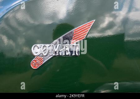 Tarrant Hinton.Dorset.Vereinigtes Königreich.August 25. 2022.Nahaufnahme des Comet-Emblems auf einem restaurierten Leyland Kipper-Truck der ersten Generation, der auf der Ausstellung zu sehen ist Stockfoto