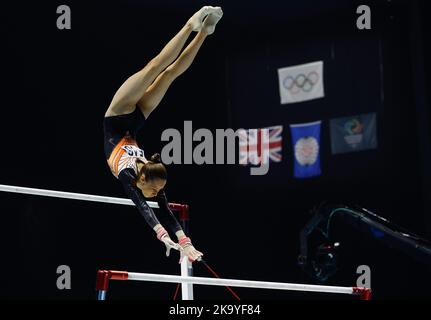 Liverpool, Großbritannien. 30.. Oktober 2022, M&amp;S Bank Arena, Liverpool, England; 2022 World Artistic Gymnastics Championships; Women's Qualification Uneven Bars -Naomi Visser (NED) Credit: Action Plus Sports Images/Alamy Live News Stockfoto