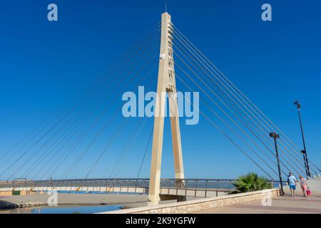 FUENGIROLLA, SPANIEN - 17. SEPTEMBER 2022: Armada-Brücke in Fuengirola, Spanien am 17. September 2022 Stockfoto