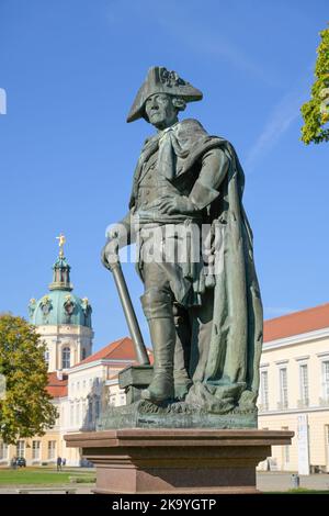 Denkmal Friedrich der Grosse, Neuer Fluegel, Schloss Charlottenburg, Spandauer Damm, Charlottenburg, Berlin, Deutschland Stockfoto