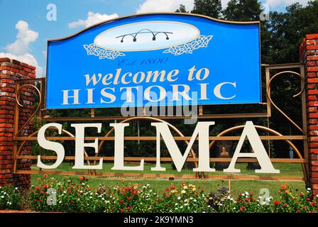 Ein Schild an der Stadtgrenze begrüßt die Besucher im historischen Selma, Alabama, dem Ausgangspunkt des bürgerrechtsmarsches auf Montgomery Stockfoto