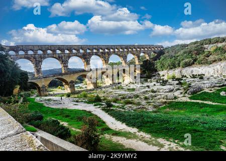 Das römische Aquädukt in Pont Du Gard, Frankreich. Erbaut im 1. Jahrhundert n. Chr. Als UNESCO-Weltkulturerbe. Stockfoto