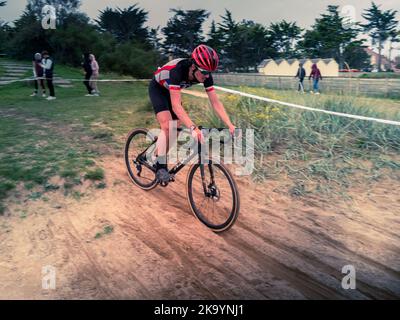 Ouistreham, Frankreich Oktober 2022. Radfahren an einem Strand Ouistreham in der Normandie, Cyclo Cross. Stockfoto