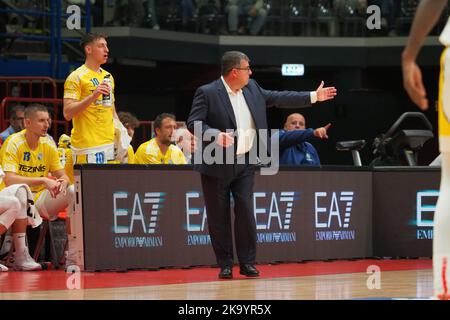 Mediolanum Forum, Mailand, Italien, 30. Oktober 2022, Alessandro Ramagli, Cheftrainer Tezenis Verona im Jahr EA7 Emporio Armani Milano gegen Tezenis Verona - Italienische Basketball A Serie Championship Stockfoto