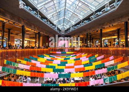 Innenraum der Seven Dials Market Food Hall, Covent Garden, London, Großbritannien Stockfoto