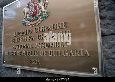 Nationalversammlung der Republik Bulgarien Bronzeplakette, Sofia, Bulgarien. Stockfoto