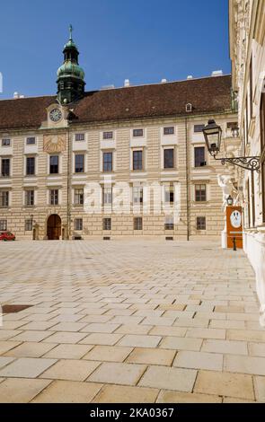 Gebäude im alten architektonischen Stil im Hofburg-Komplex, Wien, Österreich. Stockfoto