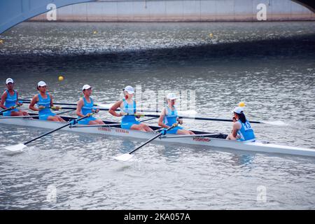 SHANGHAI, CHINA - 30. OKTOBER 2022 - Ein Blick auf den Shanghai Open Rowing Wettbewerb 2022 am Suzhou Fluss in Shanghai, China, 30. Oktober 2022. Die com Stockfoto