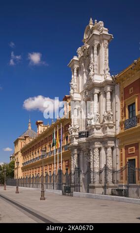 Palastfassade San Telmo mit Haupteingang, Sevilla, Spanien. Stockfoto