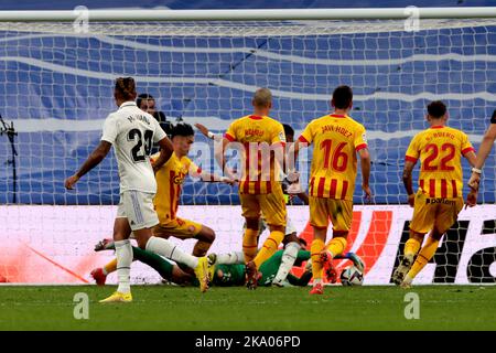Madrid, Spanien. 30. Oktober 2022. Madrid Spanien; 10.30.2022.- Real Madrid zieht am Spieltag 12 mit Girona 1 im Spiel der Spanischen Fußballliga an. Das Spiel wird im Santiago Bernabeu Stadion in der Hauptstadt des Königreichs Spanien ausgetragen. Real Madrid Tor wurde von Vinicius Jr. 70' Girona Tor von Cristhian Stuani aus einem Elfmeter 80' Quelle: Juan Carlos Rojas/dpa/Alamy Live News Stockfoto
